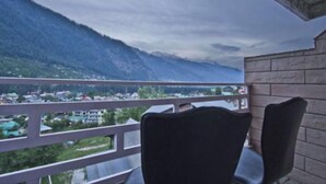 Terrace/patio - Goroomgo Ishaan Resort Manali (Manali)