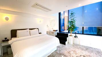 Romantic Villa, 2 Bedrooms, Non Smoking, City View | Egyptian cotton sheets, premium bedding, down comforters, pillowtop beds