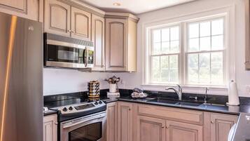 KylskÄp, mikrovÄgsugn, ugn och spishÀll