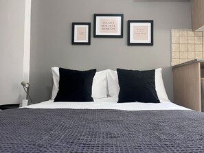 1 bedroom, desk, iron/ironing board, WiFi