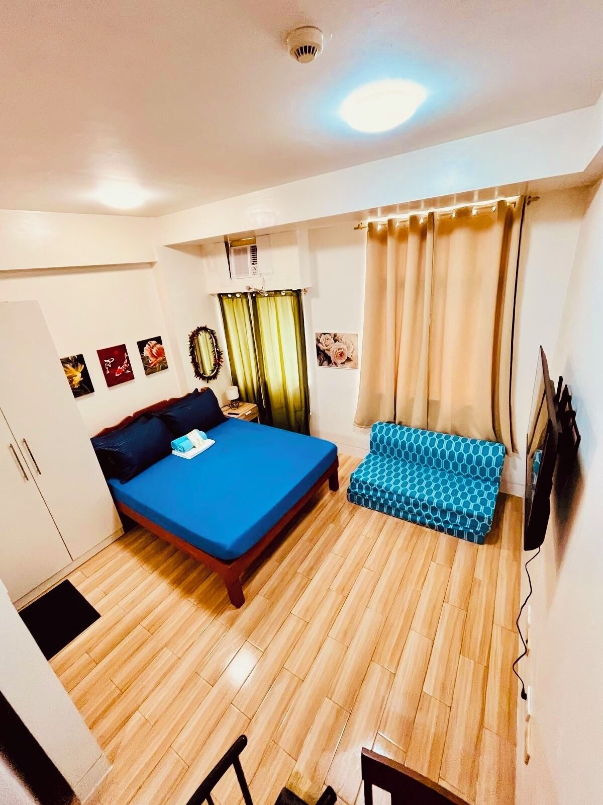 Studio | Blackout drapes, iron/ironing board, WiFi (free), bed sheets