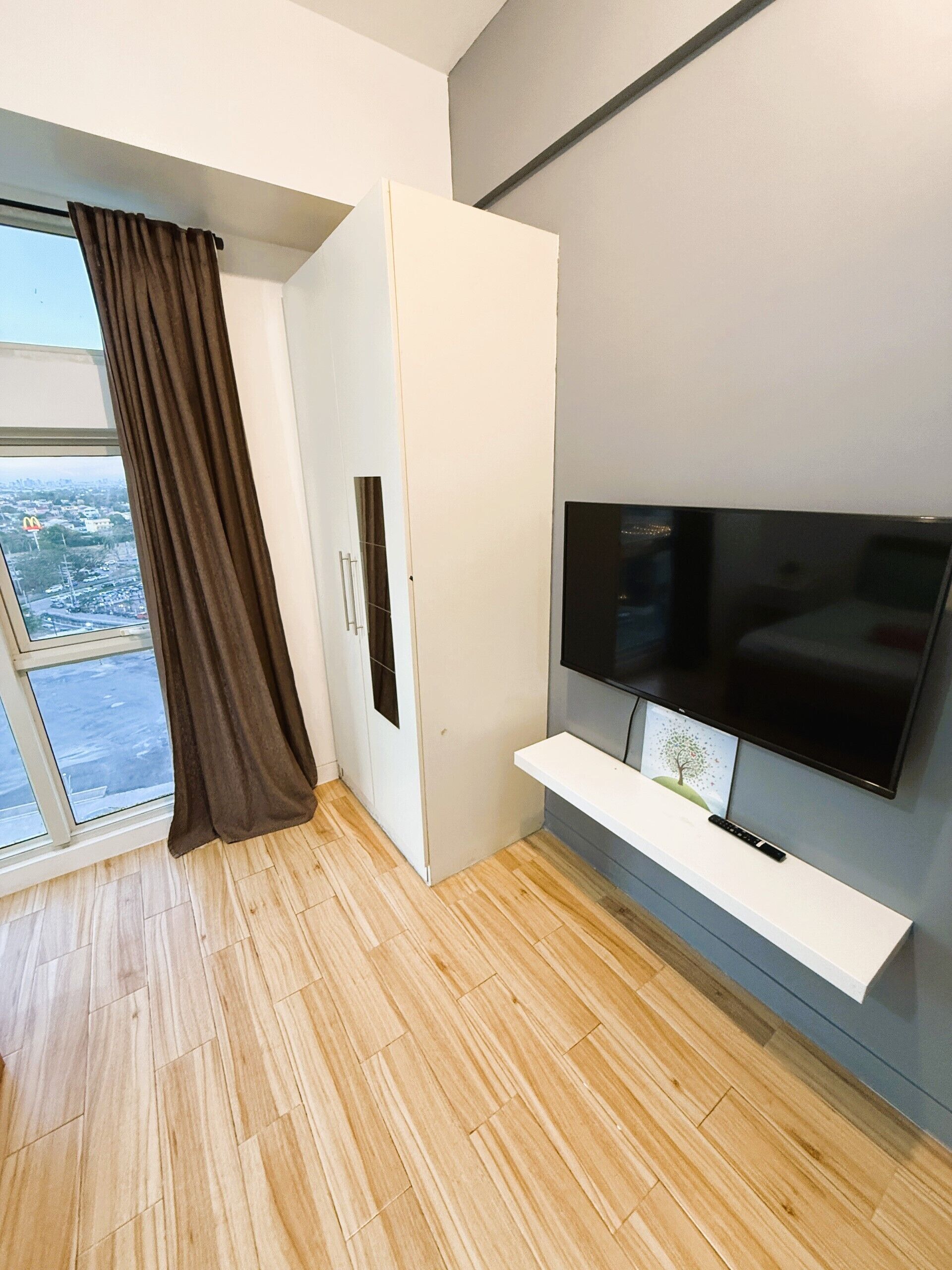 遮光布/窗簾、熨斗/熨衣板、免費無線上網、床單