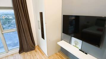 1 bedroom, blackout drapes, iron/ironing board, free WiFi