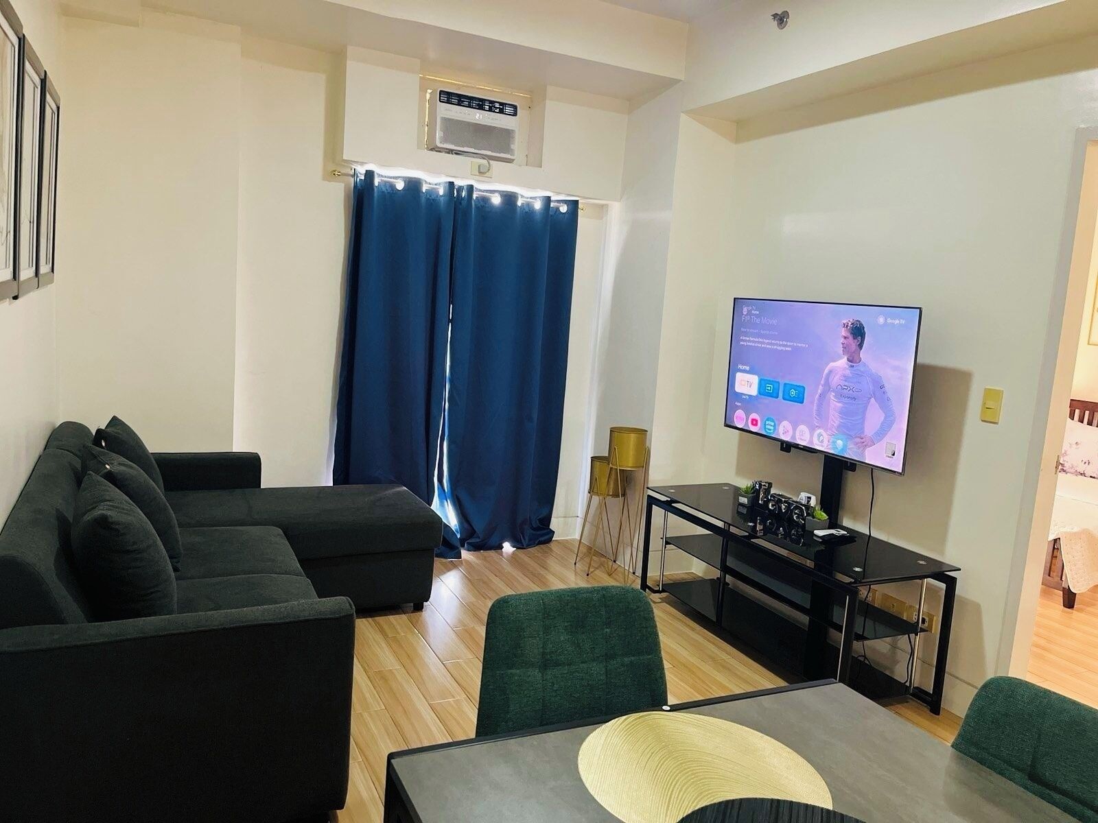 Einzelzimmer | Wohnbereich | 50-Zoll-Smart-TV mit Digitalempfang