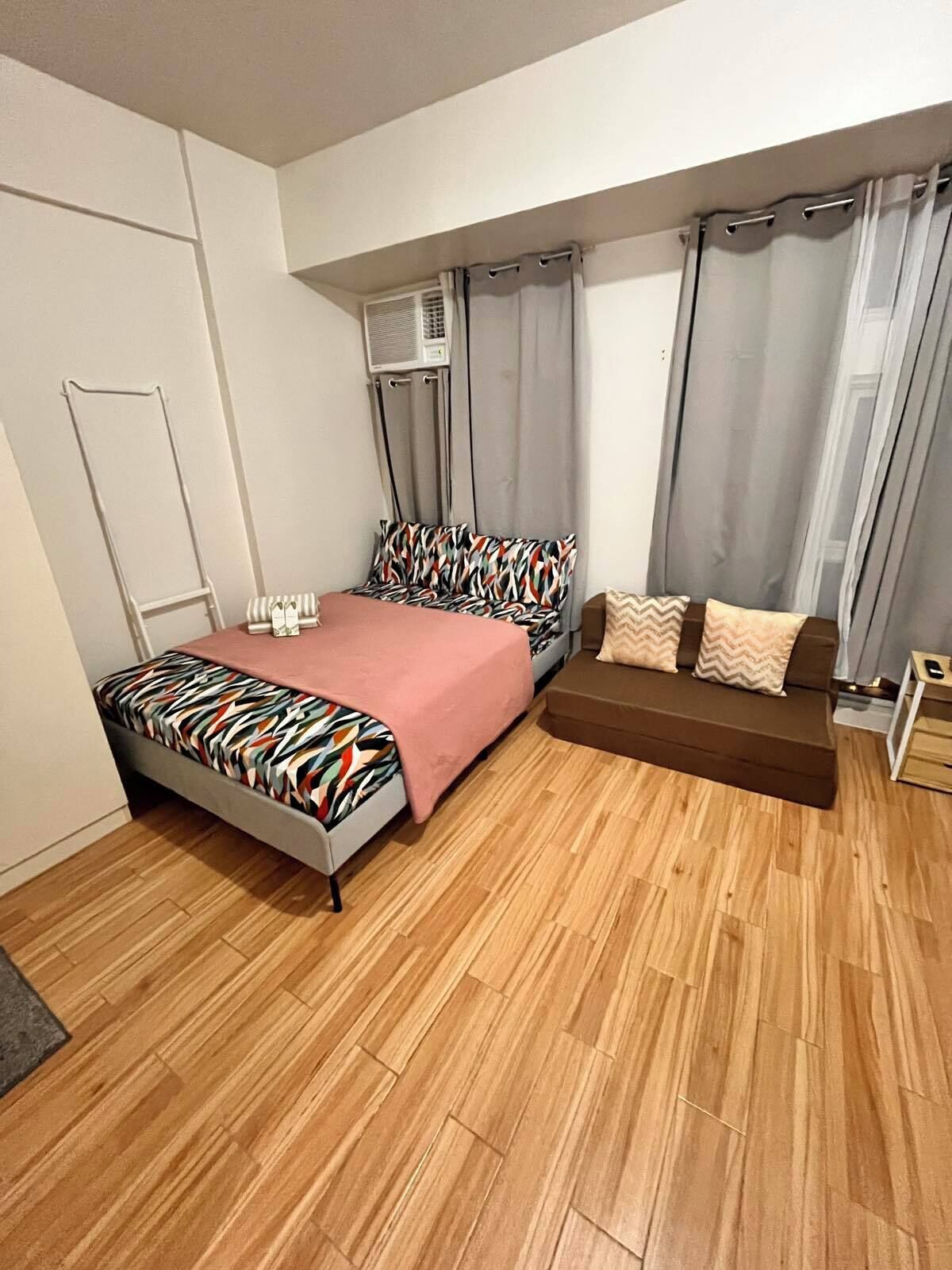 Rideaux occultants, fer et planche à repasser, Wi-Fi gratuit