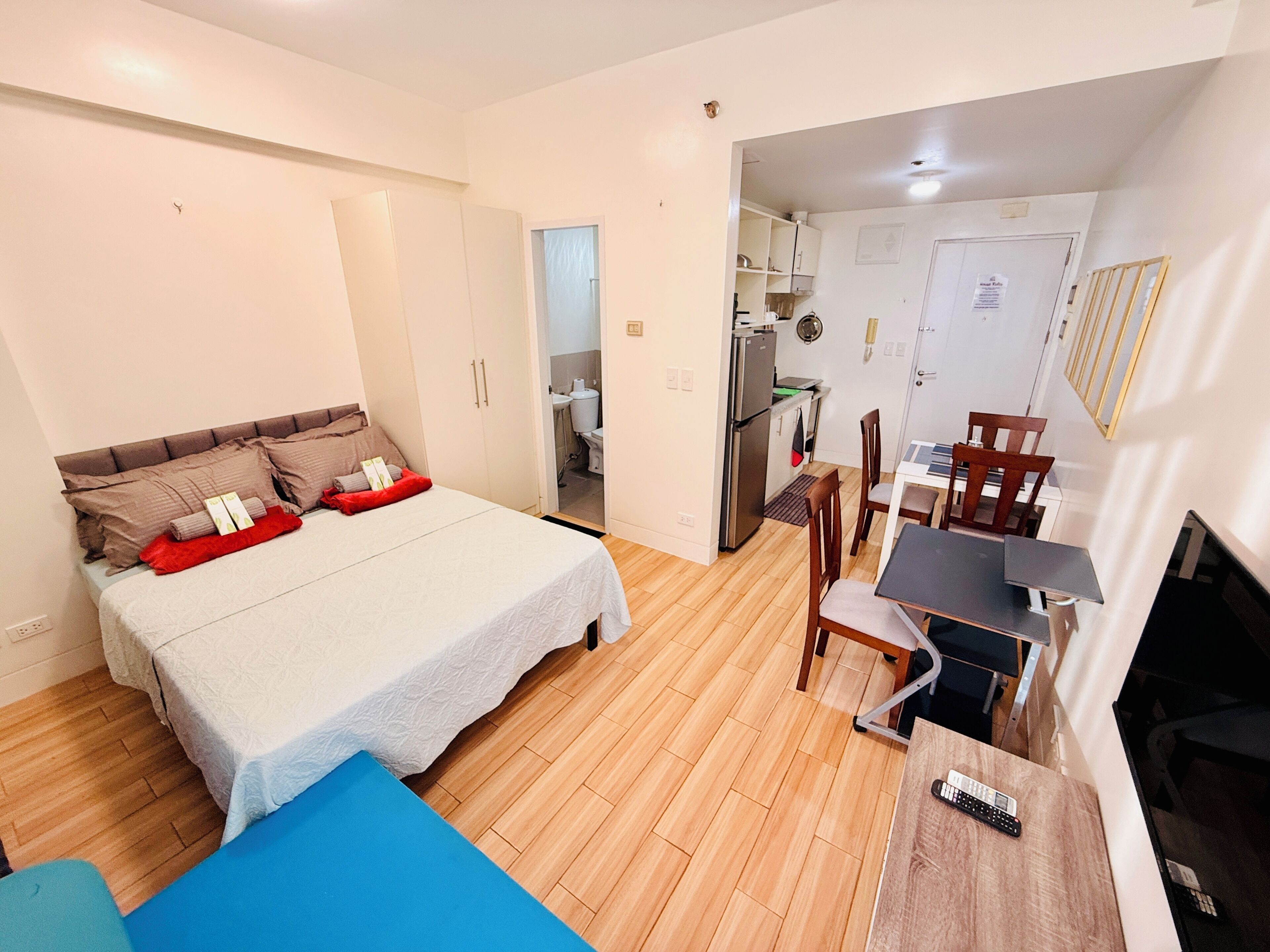 Studio | Blackout drapes, iron/ironing board, WiFi (free), bed sheets