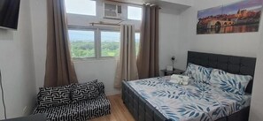 Blackout curtains, iron/ironing board, free WiFi, bed sheets - JFam Suites (Biñan City)