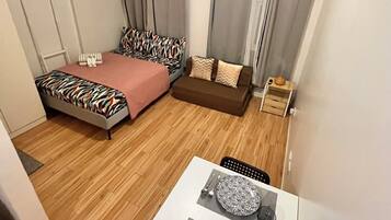 Studio Junior | Màn/rèm cản sáng, bàn ủi/dụng cụ ủi quần áo