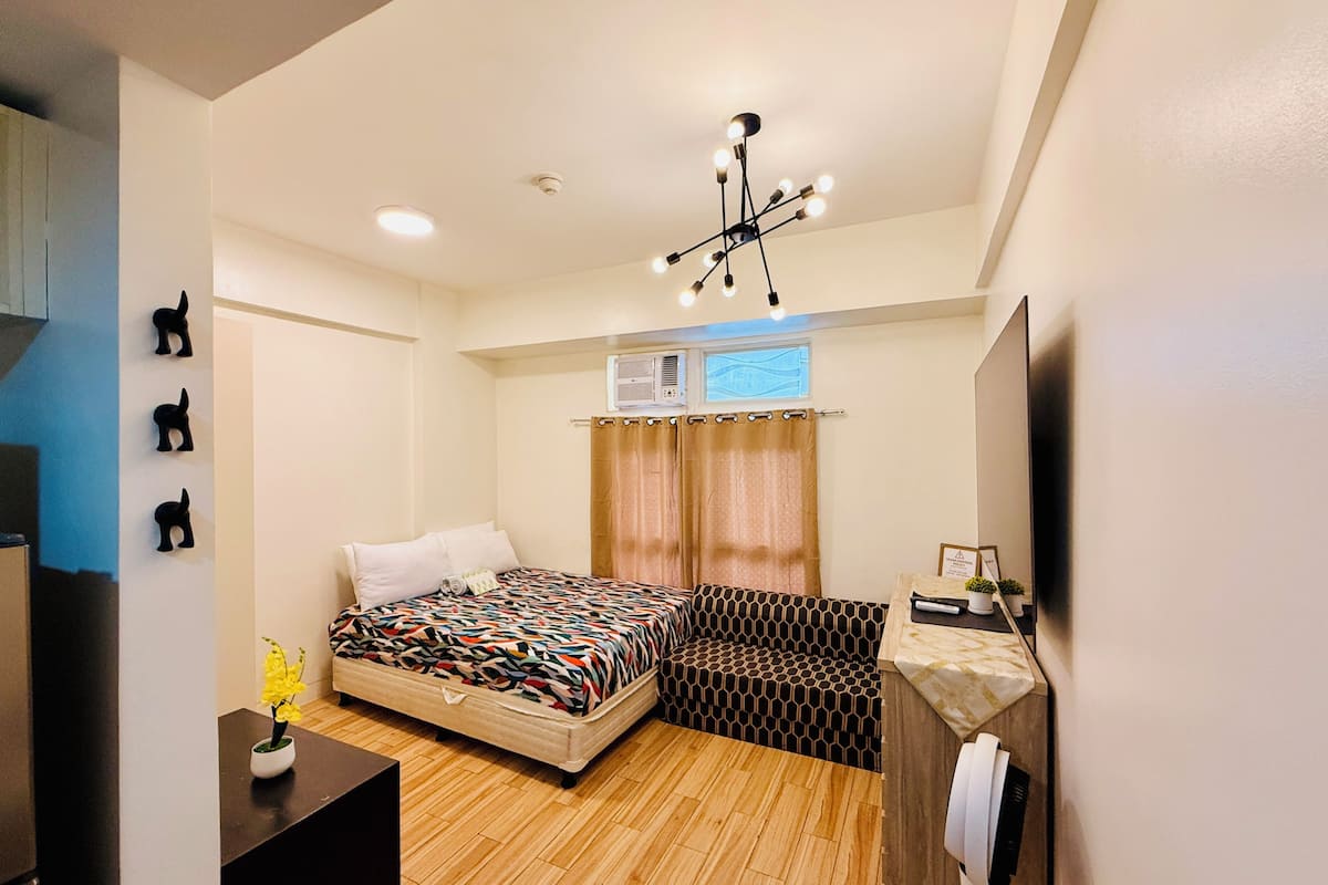 Cortinas blackout, tabla de planchar con plancha y wifi gratis