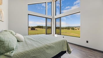 3 bedrooms, iron/ironing board, travel crib, WiFi