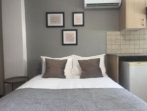 1 bedroom, desk, iron/ironing board, WiFi