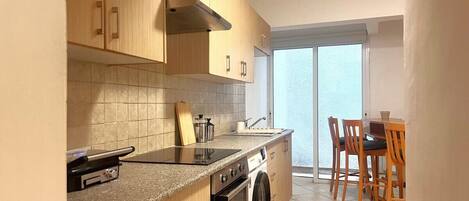 Forno, piano cottura, tostapane, pentole/stoviglie/utensili