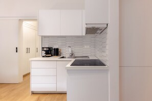 Køleskab, ovn, kogeplade, opvaskemaskine