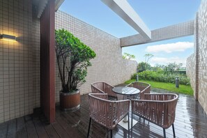 Phòng 2 giường đơn có thiết kế đặc trưng, quang cảnh vườn | 1 phòng ngủ, két bảo mật tại phòng, bàn