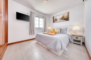 3 bedrooms, in-room safe, desk, iron/ironing board