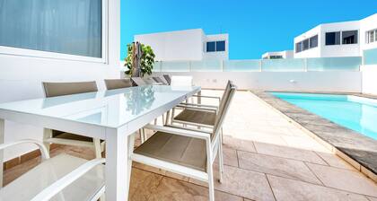 Lanzarote 2 - Private Pool, Air-Con and BBQ By Lanzarote Vacation Homes