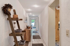 Interior - Holiday flat ‘Am Dorfbach’ with private outdoor seating and Wi-Fi (Merzhausen)