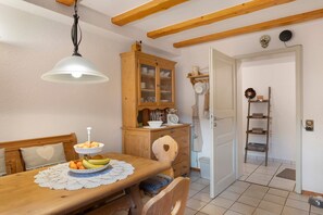 Dining - Holiday flat ‘Am Dorfbach’ with private outdoor seating and Wi-Fi (Merzhausen)