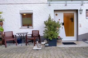 Exterior detail - Holiday flat ‘Am Dorfbach’ with private outdoor seating and Wi-Fi (Merzhausen)