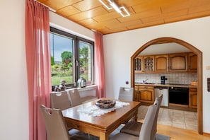 Dining - Apartment 'Rosi's Ferienwohnung' with Mountain View, Shared Terrace and Wi-Fi (Daun)