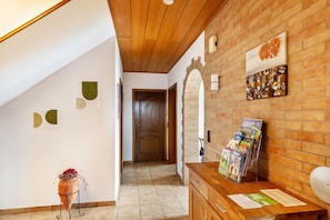 Interior - Apartment 'Rosi's Ferienwohnung' with Mountain View, Shared Terrace and Wi-Fi (Daun)