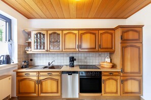 Refrigerador, horno, placa de cocina, lavavajillas