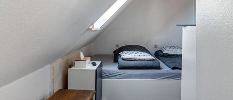 1 bedroom, free WiFi, bed sheets