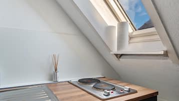 Fridge, stovetop, coffee/tea maker, cookware/dishes/utensils