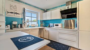 Frigorífic, microones, forn i placa de cuina