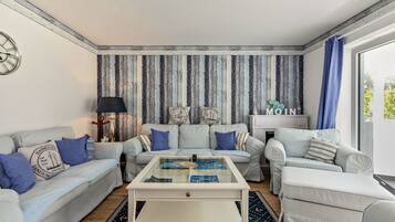 TV, fireplace, DVD player, stereo