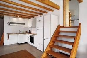 Fridge, oven, stovetop, dishwasher - Apartment 'Kombi Wohnung' with Balcony (Deggenhausertal)