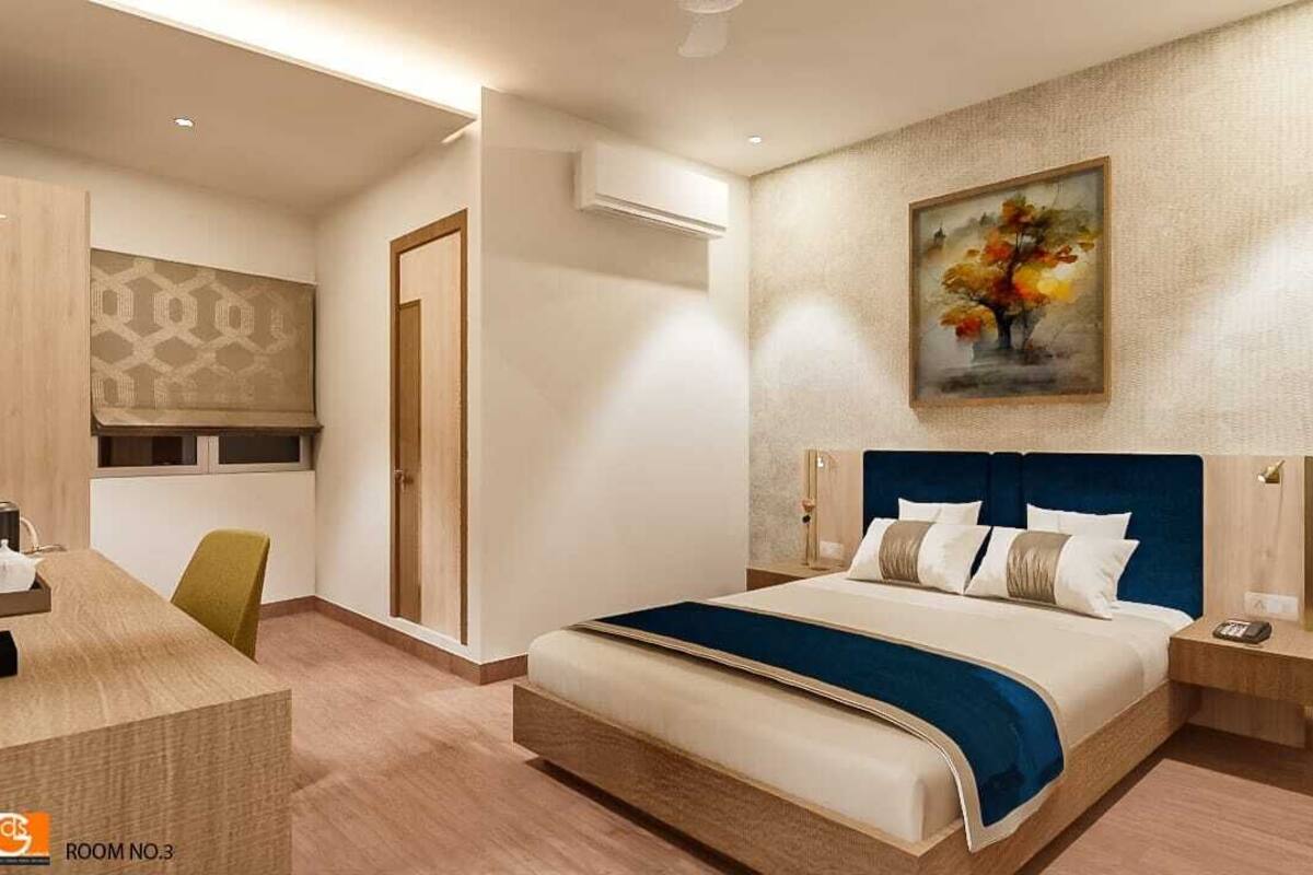 Una camera d'albergo moderna con un letto grande, comodini, una scrivania e un quadro appeso al muro.