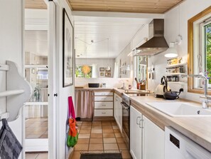 Fridge, oven, dishwasher, cookware/dishes/utensils