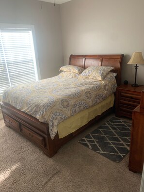 4 bedrooms, iron/ironing board, WiFi, bed sheets