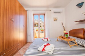Family Apartment, Multiple Bedrooms (The Blue Whale) | 1 bedroom, laptop workspace, free WiFi, bed sheets - The Blue Whale (La Maddalena)