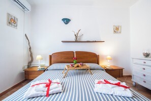 Family Apartment, Multiple Bedrooms (The Blue Whale) | 1 bedroom, laptop workspace, free WiFi, bed sheets - The Blue Whale (La Maddalena)