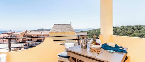 Family Apartment, Multiple Bedrooms (The Blue Whale) | Outdoor dining