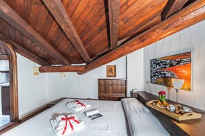 3 bedrooms, iron/ironing board, bed sheets - Punta Volpe Home With Pool (Olbia)