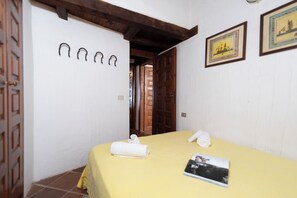 Family Apartment, Multiple Bedrooms, 2 Bathrooms (Punta Volpe Home With Pool) - Punta Volpe Home With Pool (Olbia)