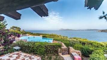Apartamento família, vários quartos, 2 banheiros (Punta Volpe Home With Pool) | Piscina | Piscina externa sazonal