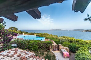 Seasonal outdoor pool - Punta Volpe Home With Pool (Olbia)