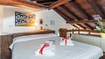 Apartamento família, vários quartos, 2 banheiros (Punta Volpe Home With Pool) | 3 quartos, ferros/tábuas de passar roupa, roupa de cama