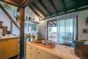 Családi apartman, több hálószobával, két fürdőszobával (Punta Volpe Home With Pool) | Belső rész