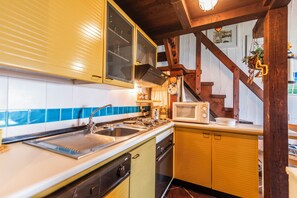 Fridge, microwave, oven, stovetop - Punta Volpe Home With Pool (Olbia)