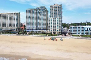 Beach nearby - Ocean Beach Club - Family Friendly Resort Condo - Right On The Beach! (Virginia Beach)