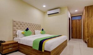 Bureau, espace de travail pour ordinateur portable, Wi-Fi gratuit