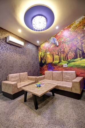 Hallway - Hotel Silky Palace By GRB (New Delhi)