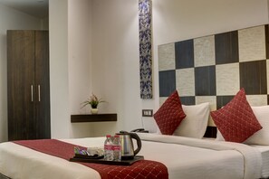 Deluxe Double Room | In-room safe, desk, laptop workspace, iron/ironing board - Hotel Silky Palace By GRB (New Delhi)