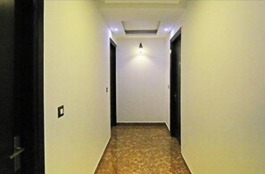 Lobby - Hotel Silky Palace By GRB (New Delhi)