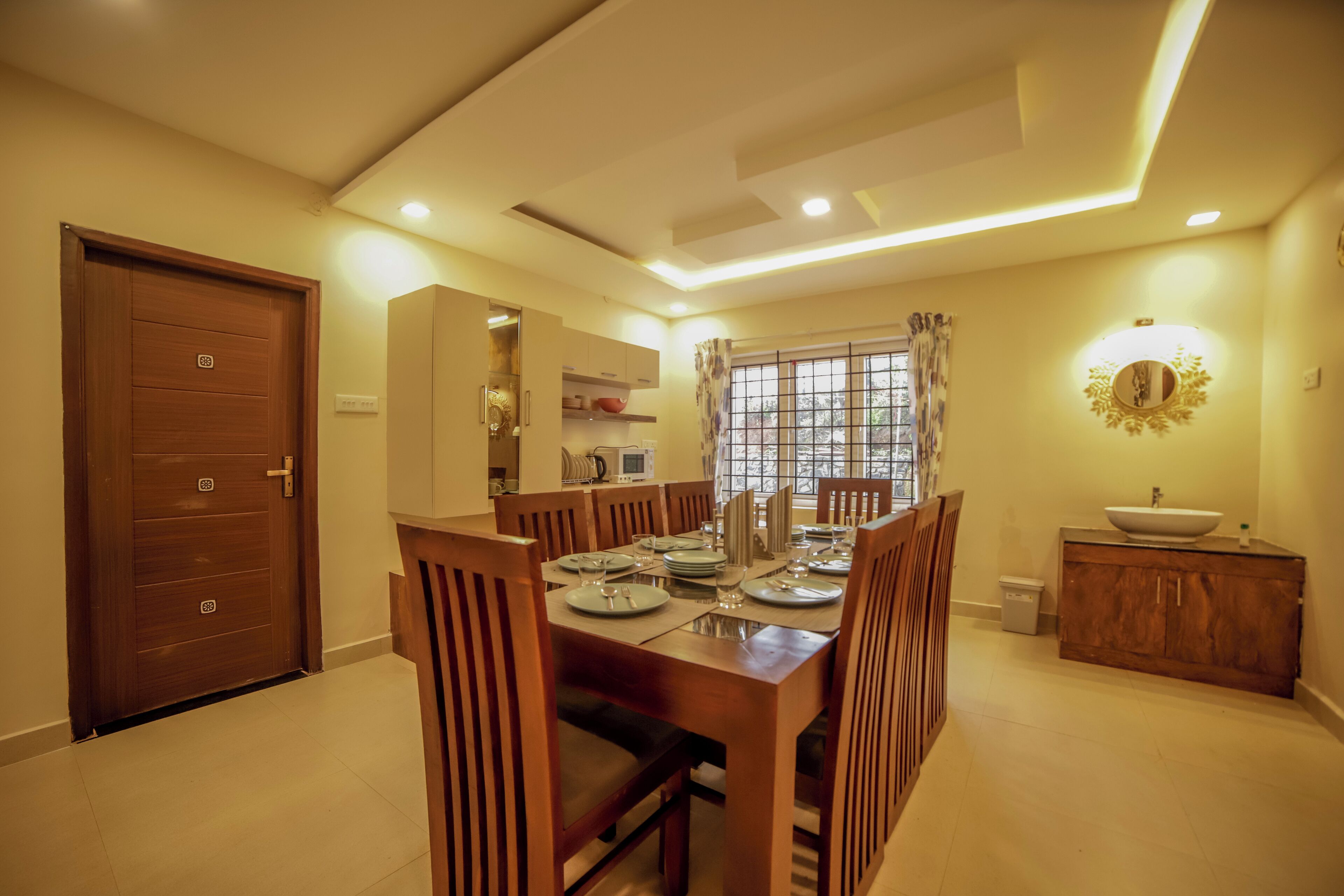 客室内のダイニングエリア